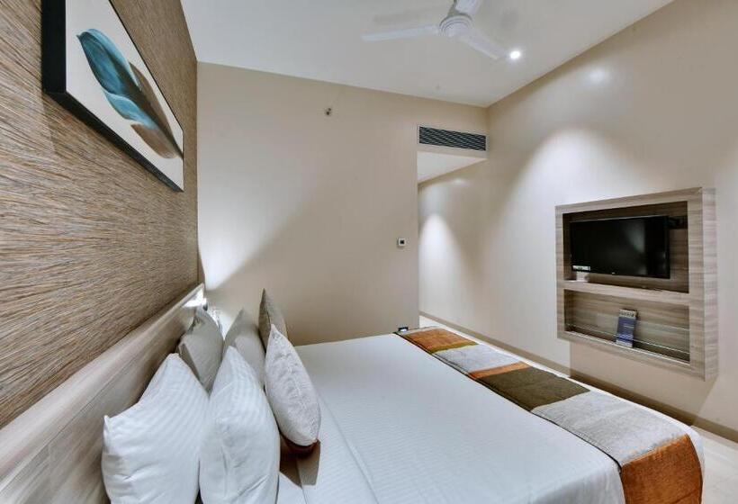 Click Hotel Pithampur