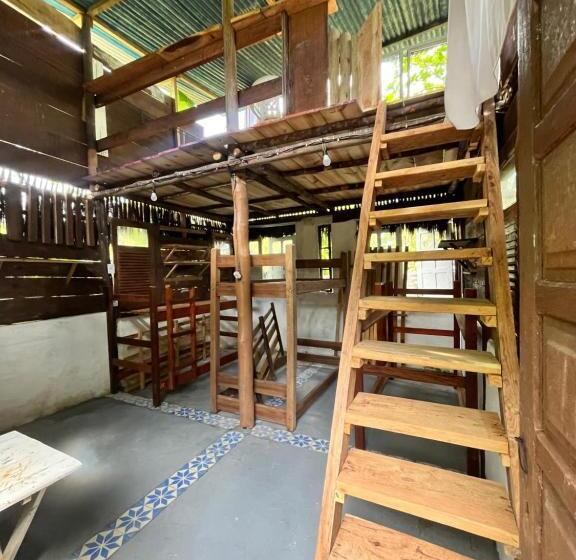 Complejo Fletpoint Hostel