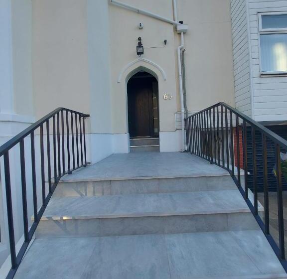 هتل Inn By The Sea, Portsmouth   En Suite Rooms With Or Without Sea View