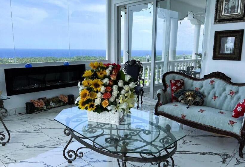 هتل Penthouse Luxury Suite With A 360 Ocean View, Balcony With Hot Tub