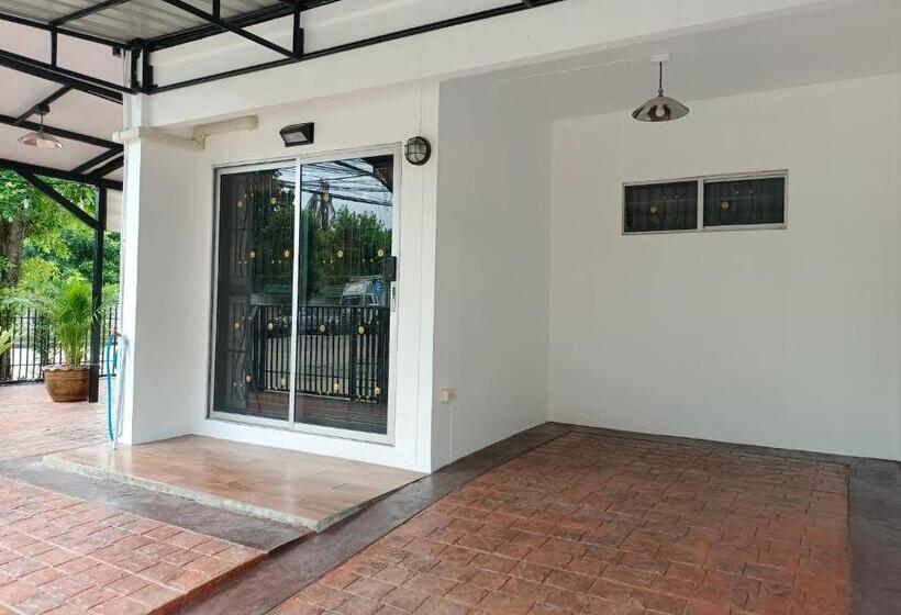 ペンション Be Happy House Bangyai