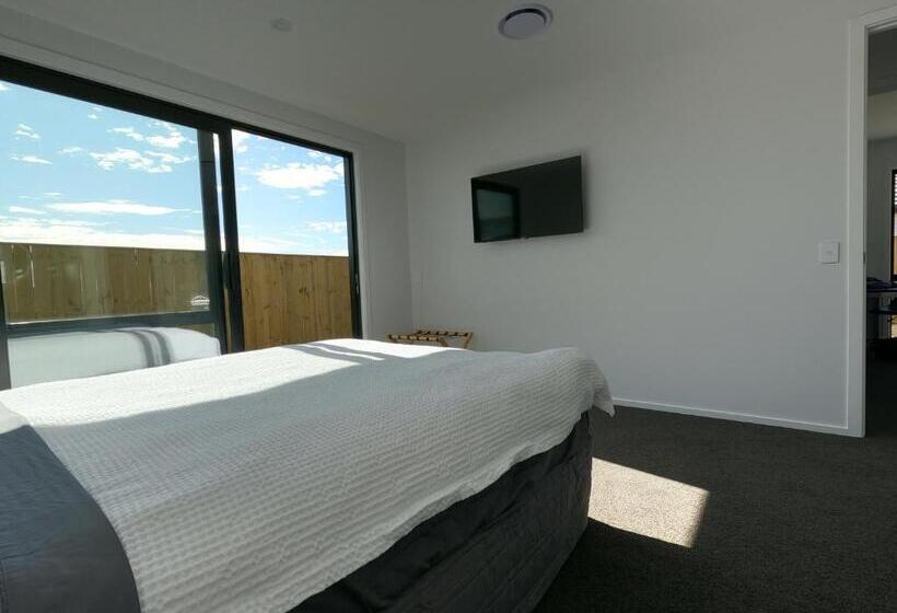 پانسیون Berryfields 64