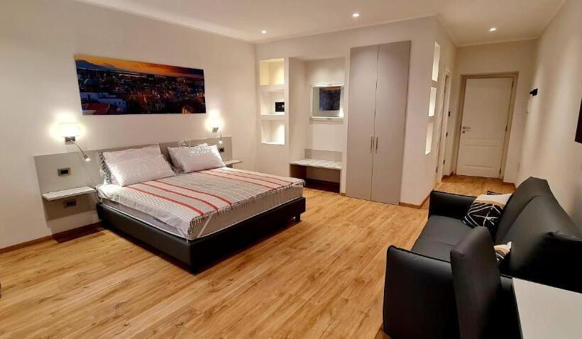 پانسیون The Inga Rooms Marina