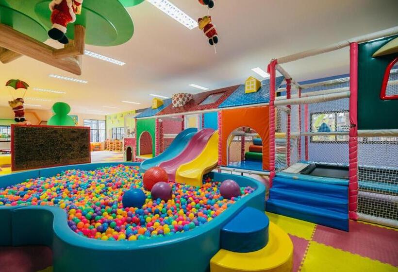استراحتگاه Rawayana Central Park Villas