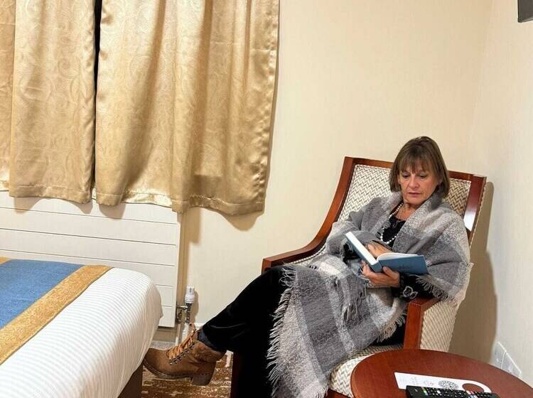 Royal Swan, Ashley Manor   B&b