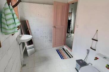 هاستل Seashell Guesthouse, Bar And Tattoos