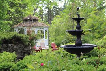 تختخواب و صبحانه Celtic Mansion Annfield Manor