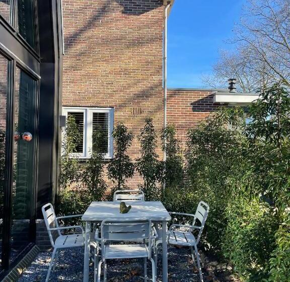 تختخواب و صبحانه Lovely Private Cottage Near Amsterdam