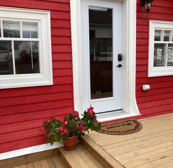 تختخواب و صبحانه The Red House Fredericton