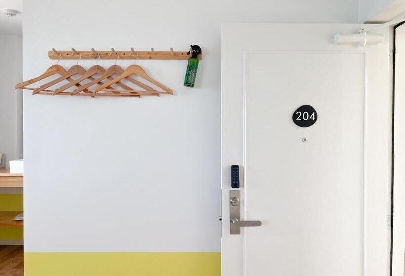 Golden Sun Beach Hotel   Vacation Stay 27721v