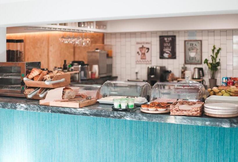 هتل Alma Candida 25