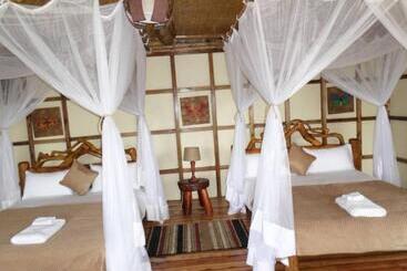 هتل Buhoma Community Haven Lodge