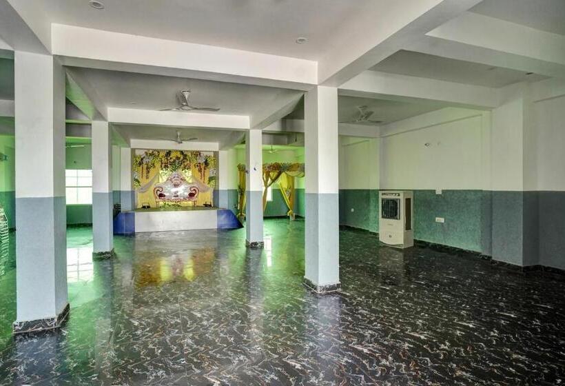 ホテル Oyo Flagship 81277 Om Shanti Aavashiya