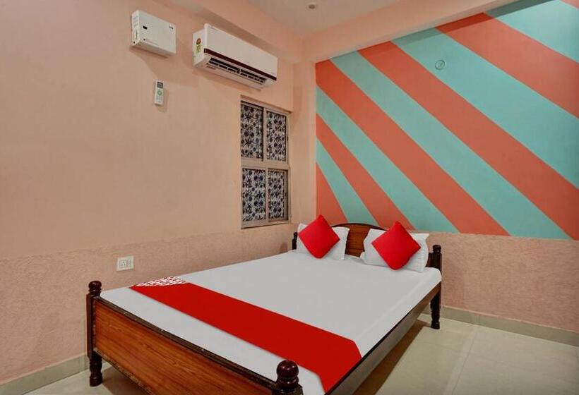 ホテル Oyo Flagship 81277 Om Shanti Aavashiya