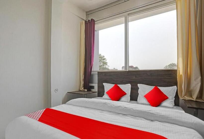 בית מלון כפרי Oyo Flagship Palacio Inn