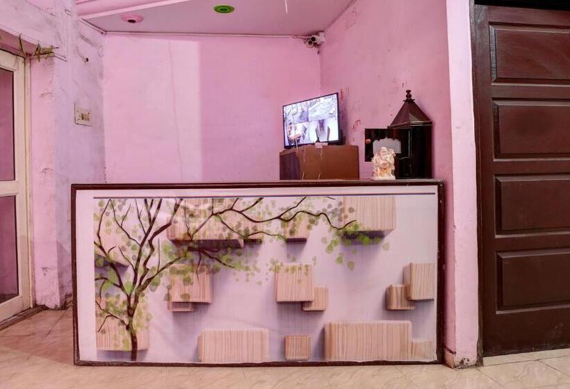 هتل Oyo Lavish Guest House
