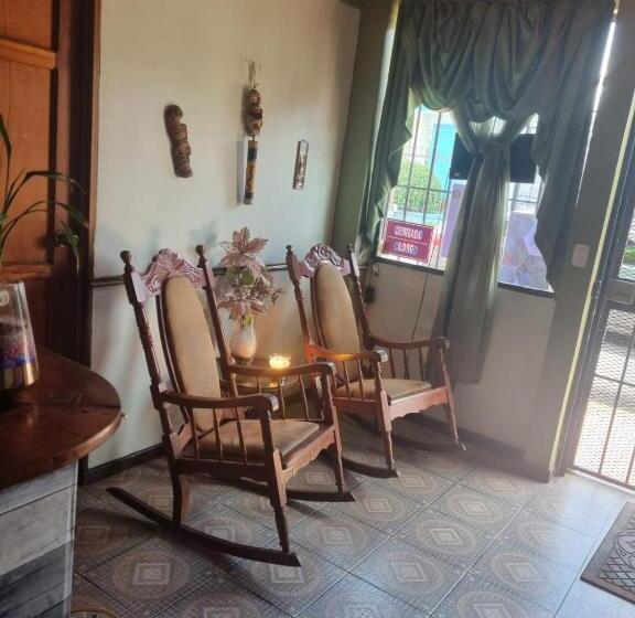 هتل Paradise Alajuela