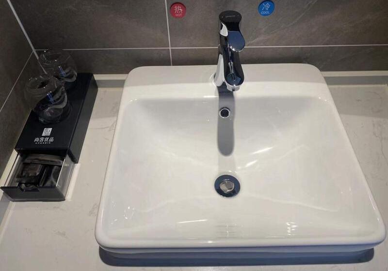 Отель Thank Inn Plus Xinyang Gushi Liaocheng Avenue
