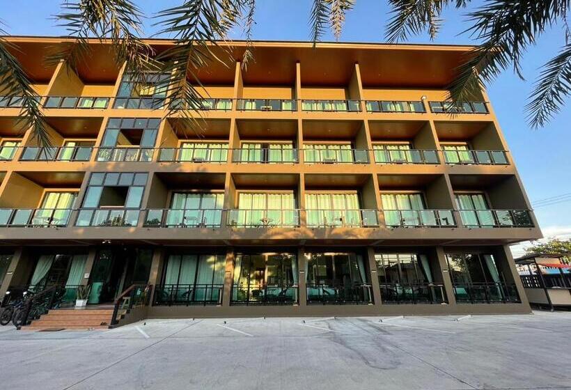 فندق Triple O Phala Beach