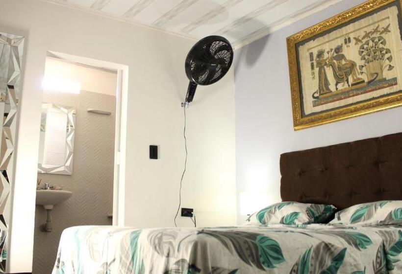 بنسيون Hostal Queens Deluxe