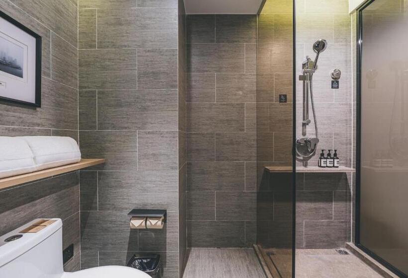 Atour Hotel East Nanjing Road Near The Bund