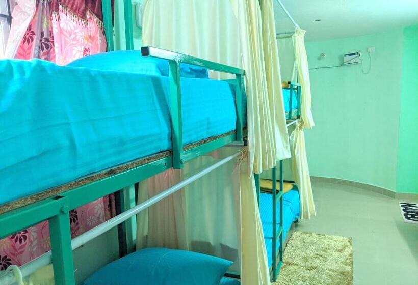 Aura Hostel