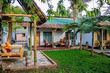 تختخواب و صبحانه Blue Elephant Villas