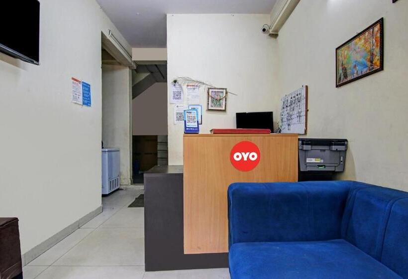 هتل Oyo Flagship Pleasure Inn Near Haiderpur Metro Station