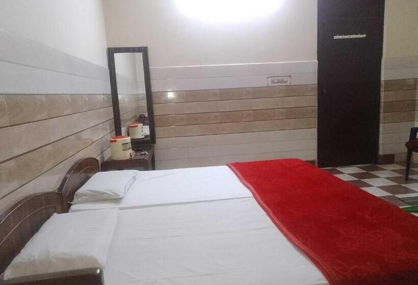 هتل Oyo Ram Krishna Palace