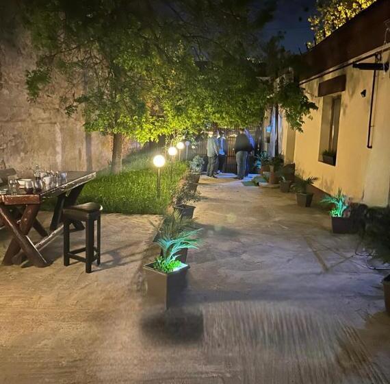 پانسیون Ambiennt