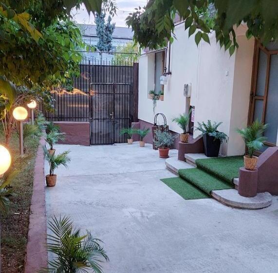 پانسیون Ambiennt