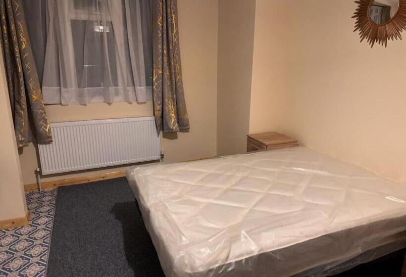 Пансион Tottenham Lane Guest House