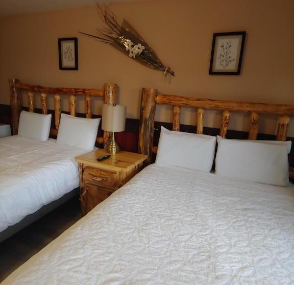 Pinecrest Motel