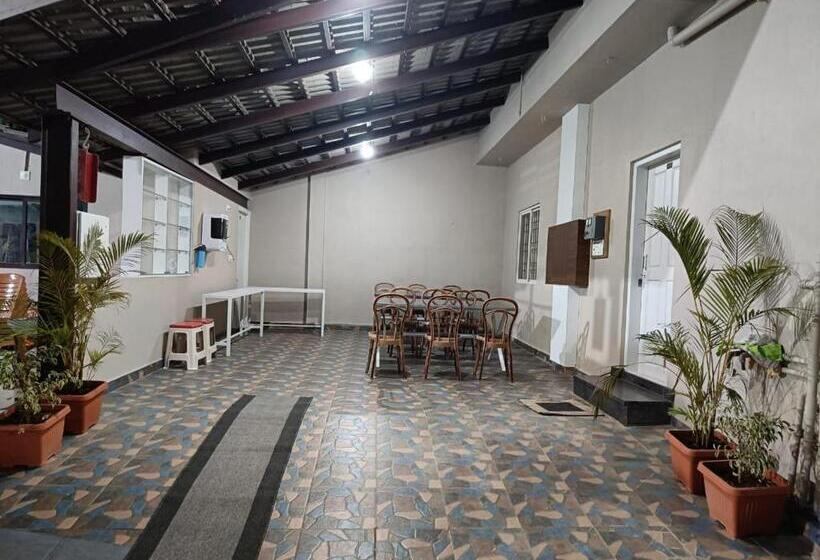 منتجع Thrilok Vihar