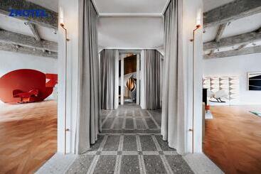 Z Hotel Shanghai Bund Shamei Building