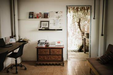 هاستل Dormitory At Semadi Living
