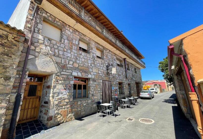 هاستل La Guarida De La Lleira