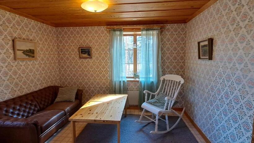 Bed and Breakfast Skålsjögården Timber Lodge