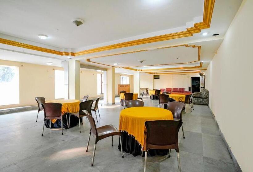 Fabhotel Girija