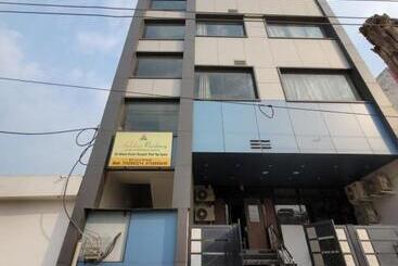 هتل Aalishan Residency