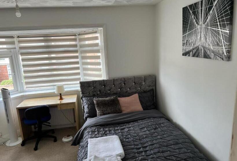 فنادق الكبسولة Alder En Suite Self Catering With Private Shower 3