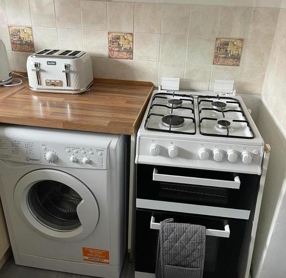 Капсульный Oтель Alder En Suite Self Catering With Private Shower 3
