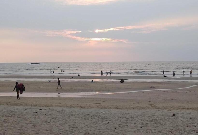 هتل Gundappa Cafe Gokarna Kudle Beach