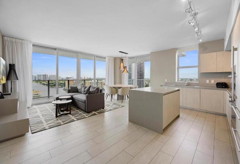 Hyde Beach House Waterway