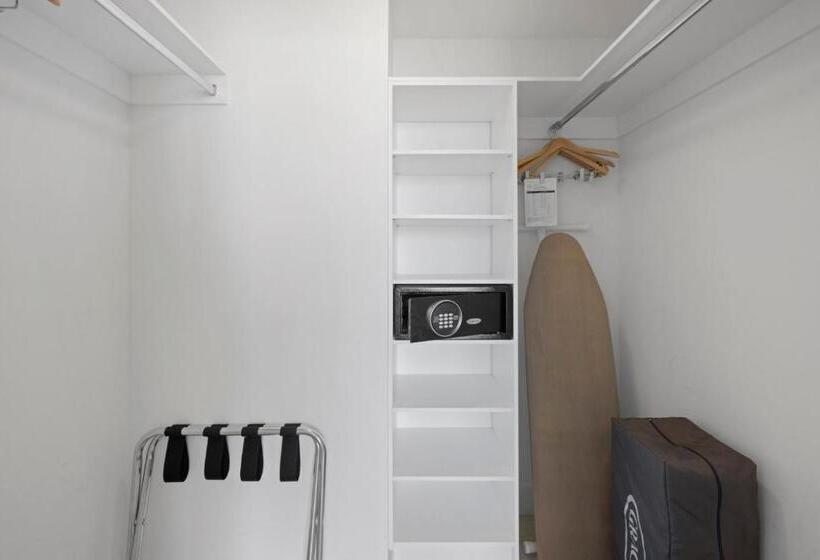 Hyde Beach House Waterway