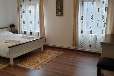 پانسیون Casa Poenaru