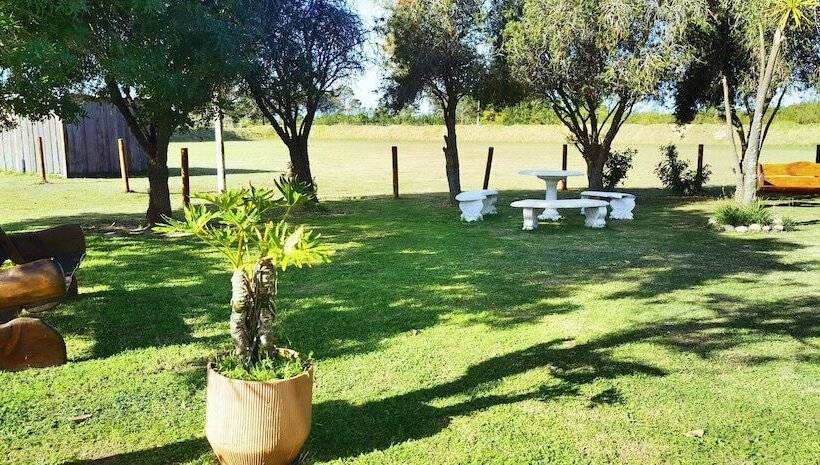 هاستل Moonsong Accommodation & Camping