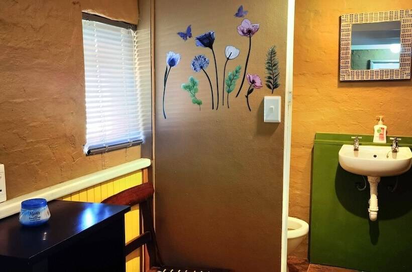 هاستل Moonsong Accommodation & Camping