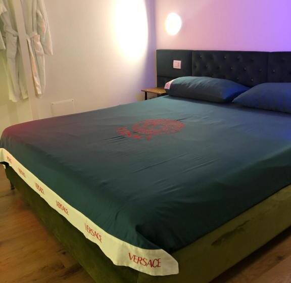 تختخواب و صبحانه Suite61