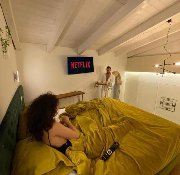 تختخواب و صبحانه Suite61